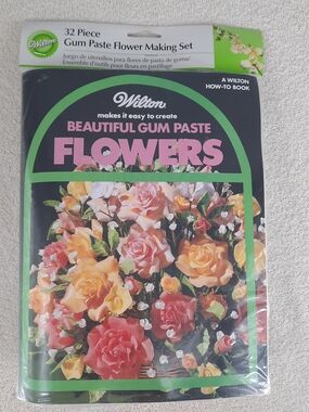 New Wilton Gum Paste Flower Making Set Of 32 Pieces